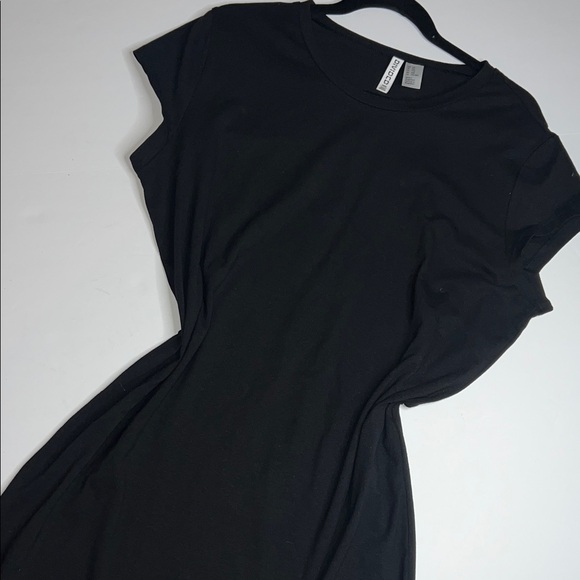 H&M Dresses & Skirts - H&M Classic Black Mini Dress Women's Size 2XL